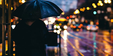 OD体育入口-又是谁的青春呢？詹姆斯赛前和安东尼、麦迪拥抱寒暄